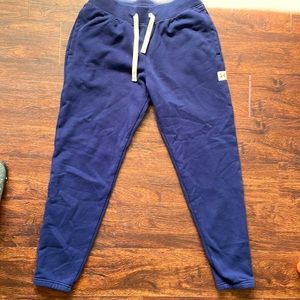 Under Armor joggers. Navy blue. Men’s size large. Warmer. Very good condition.